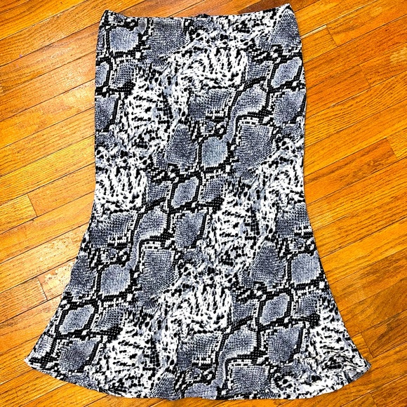 She + Sky Dresses & Skirts - She + Sky Size Med Snakeskin Print Zip Midi Fit and Flare Y2K Sexy Flowy Skirt